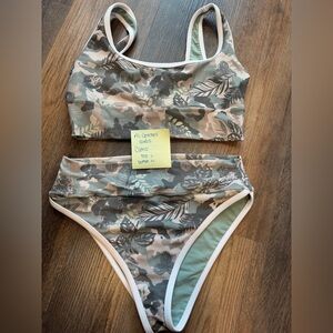 Camo LainSnow two piece
Top is small
Bottom is medium
